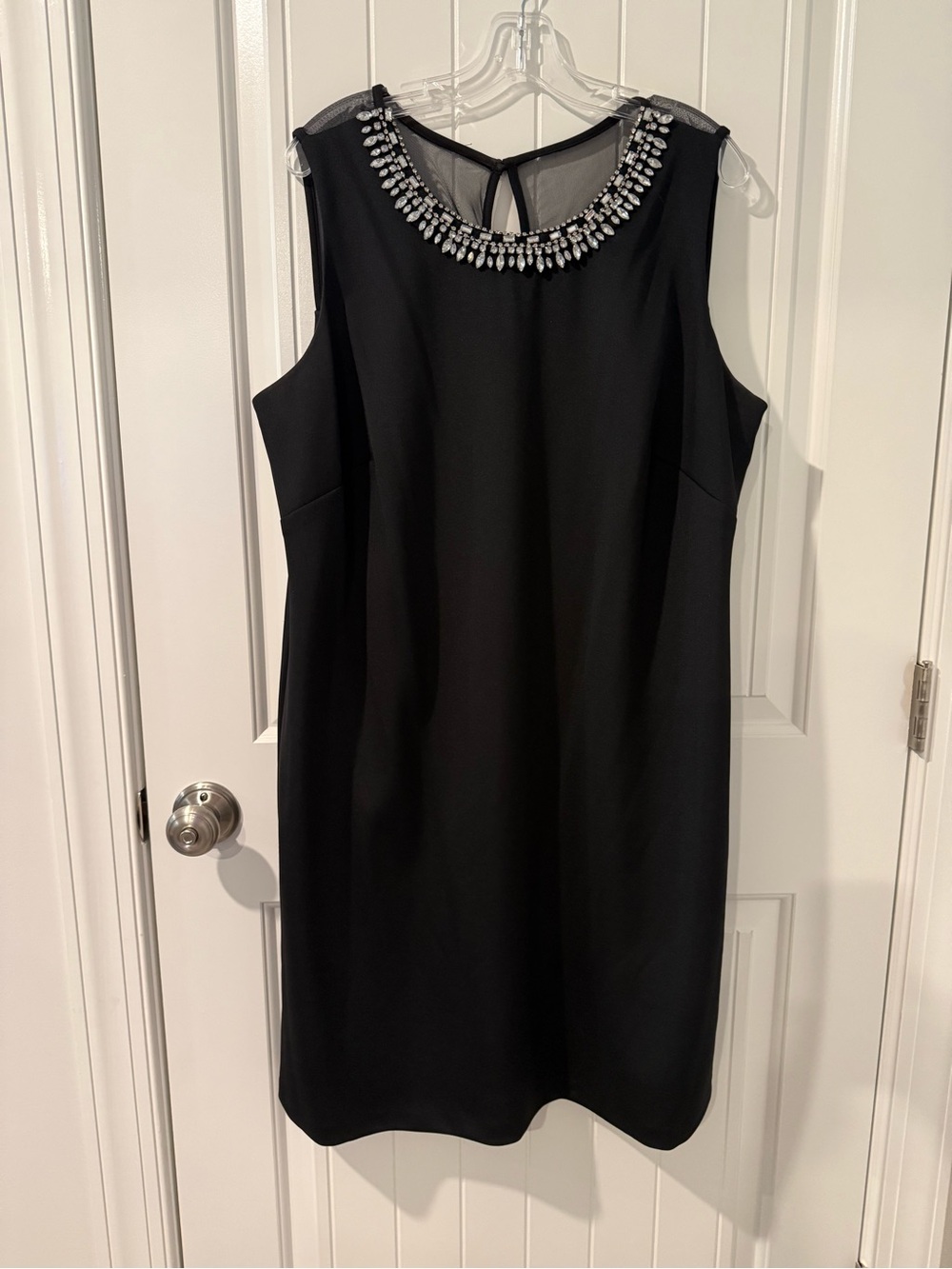 Dressbarn Black Sleeveless Jewel-Neck Shift Dress